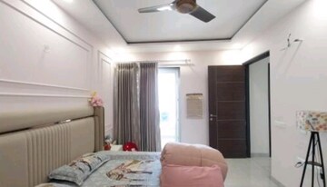 Bedroom in 5 BHK Apartment at Prithvi Apartment-52, Sector 52 – for Sale