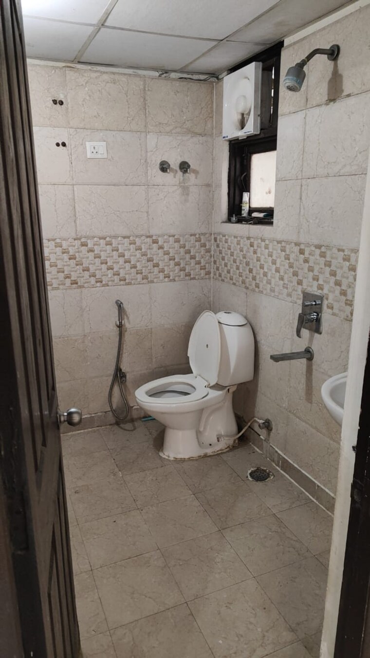 Bathroom, vasu-fortune-residency 3 Bedroom 1325 Sq.Ft. Apartment In Raj Nagar Extension Ghaziabad 10027676