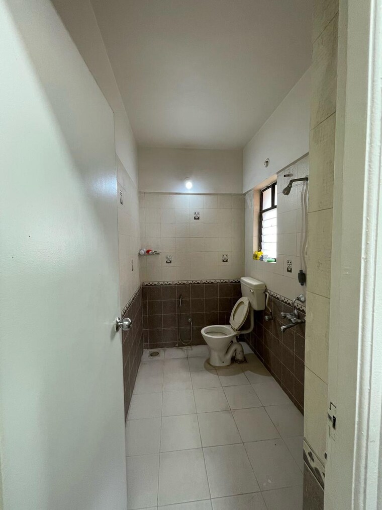 Bathroom, kondhwa 3 Bedroom 1422 Sq.Ft. Apartment In Kondhwa Pune 10033769