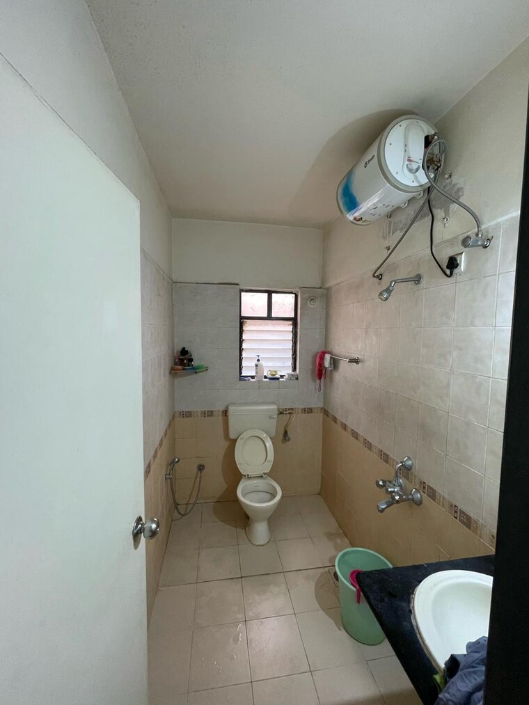 Bathroom, kondhwa 3 Bedroom 1422 Sq.Ft. Apartment In Kondhwa Pune 10033769