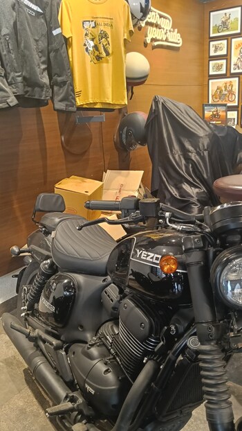 Shop for Sale in Juhu, Mumbai