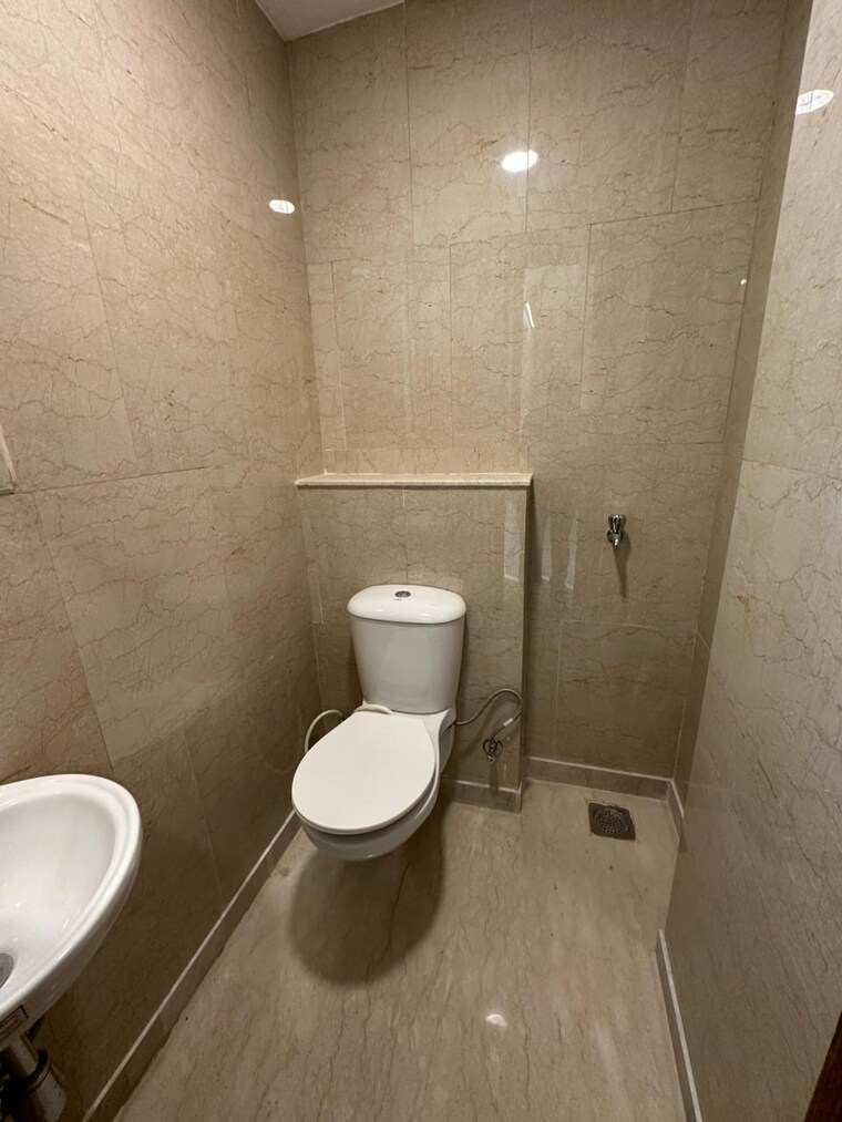 Bathroom, ambience-creacions 3 Bedroom 3090 Sq.Ft. Apartment In Sector 22 Gurgaon 10036348