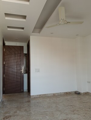 Room in 3 BHK Builder Floor at Sector 15i – for Rent