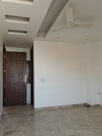 Room in 3 BHK Builder Floor at Sector 15i – for Rent