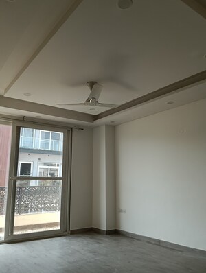 Room in 3 BHK Builder Floor at Sector 15i – for Rent