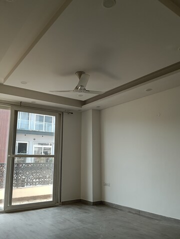 Room in 3 BHK Builder Floor at Sector 15i – for Rent