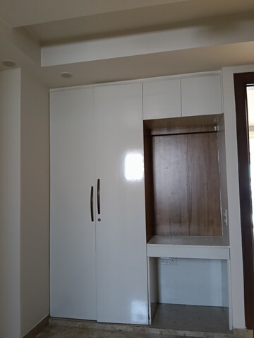 Room in 3 BHK Builder Floor at Sector 15i – for Rent