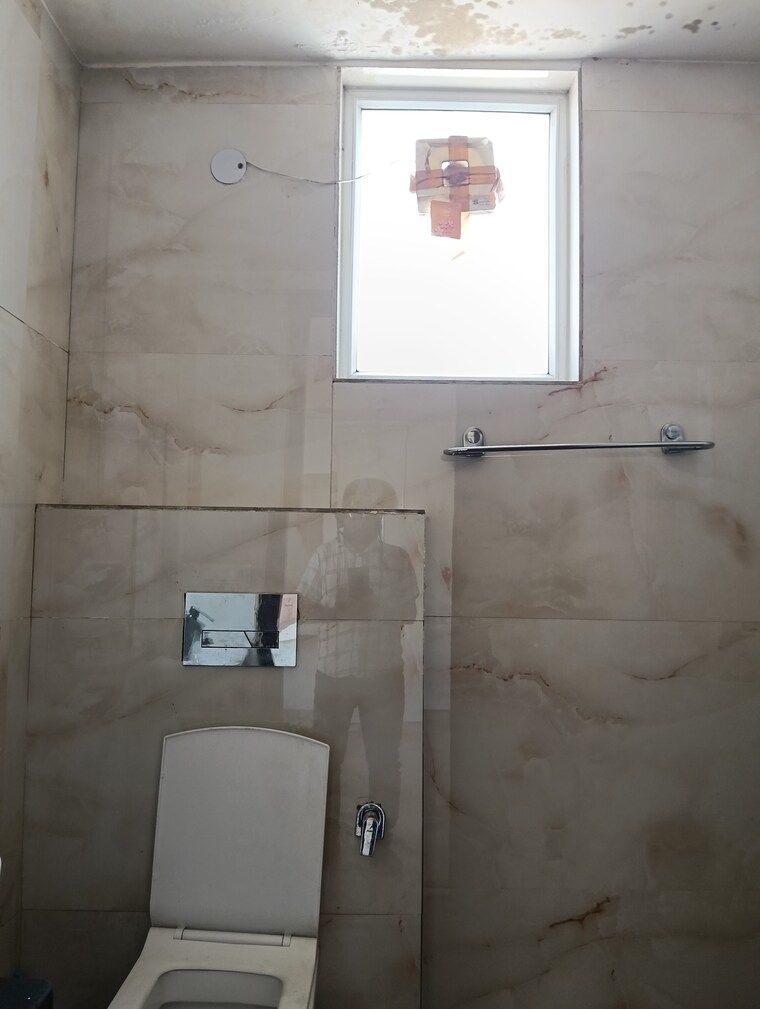 Bathroom, sector 15i 3 Bedroom 1800 Sq.Ft. Builder Floor In Sector 15i Gurgaon 10036380