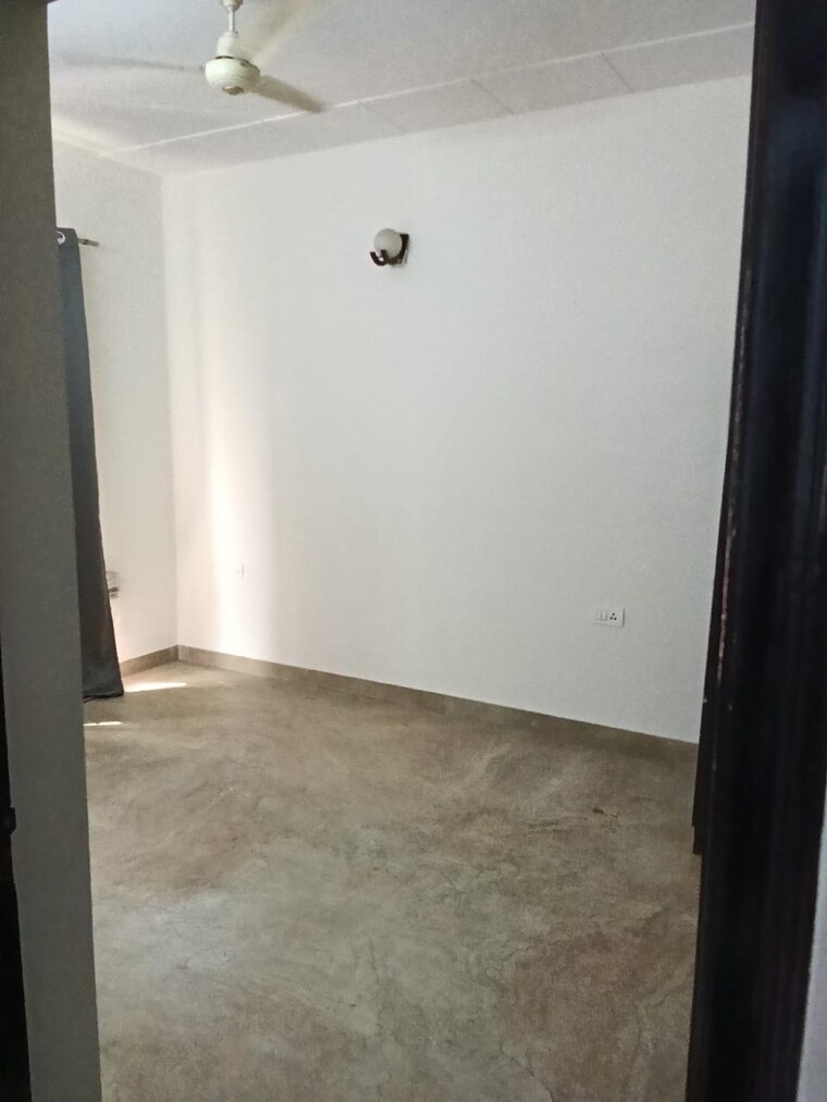 Room, sector 52 6+ Bedroom 161 Sq.Yd. Villa In Sector 52 Gurgaon 10036371