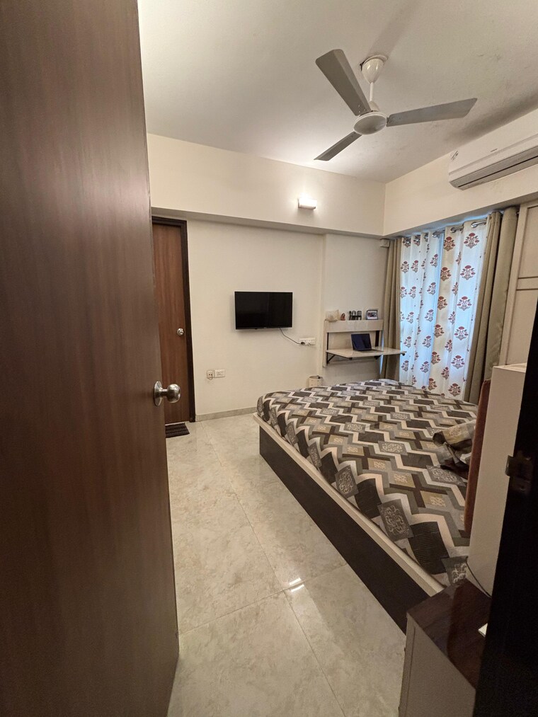 Bedroom, lodha-amara 2 Bedroom 800 Sq.Ft. Apartment In Kolshet Road Thane 10036373