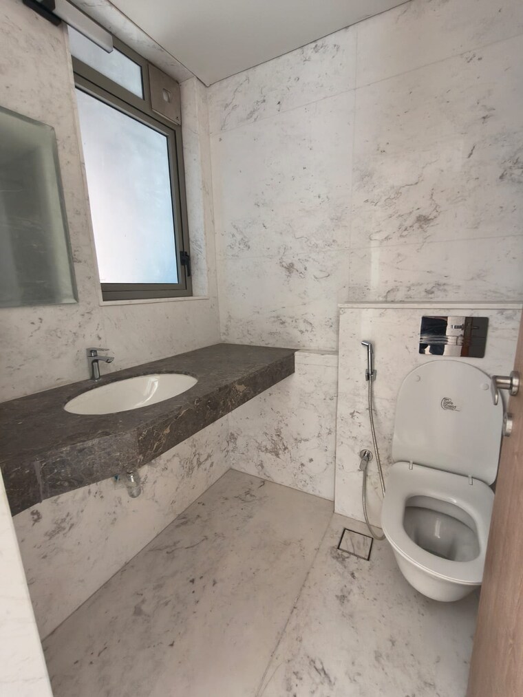 Bathroom, lodha-bellagio 3 Bedroom 1290 Sq.Ft. Apartment In Powai Mumbai 10036383