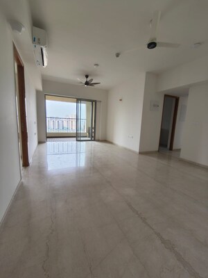 Room in 3 BHK Apartment at Lodha Bellagio, Powai – for Rent