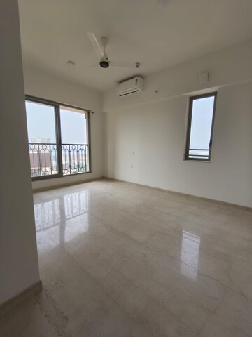 Room in 3 BHK Apartment at Lodha Bellagio, Powai – for Rent