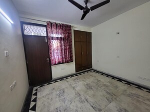 Room in 3 BHK Builder Floor at Ardee Mall, Sector 52 – for Rent