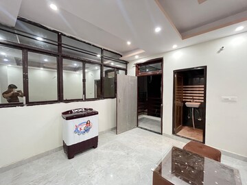 Master Bedroom in 1 BHK Builder Floor at Saket – for Rent