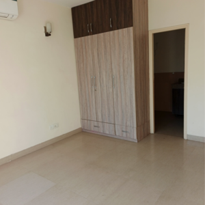 Room in 3.5 BHK Apartment at Emaar Emerald Floors Premier, Sector 65 – for Rent