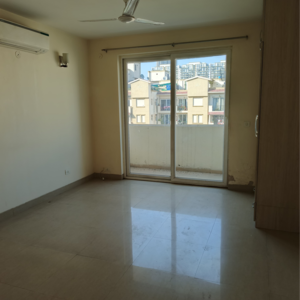Room in 3.5 BHK Apartment at Emaar Emerald Floors Premier, Sector 65 – for Rent
