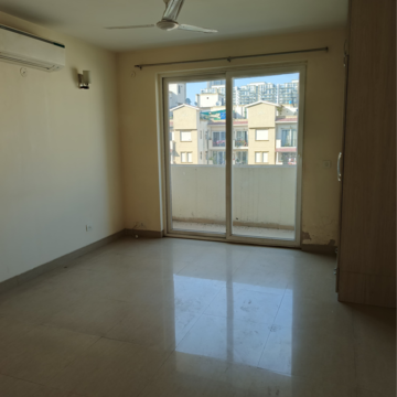 Room in 3.5 BHK Apartment at Emaar Emerald Floors Premier, Sector 65 – for Rent