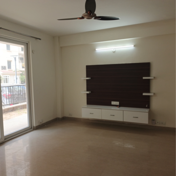 Room in 3.5 BHK Apartment at Emaar Emerald Floors Premier, Sector 65 – for Rent