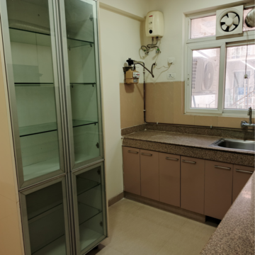 Bathroom in 3.5 BHK Apartment at Emaar Emerald Floors Premier, Sector 65 – for Rent