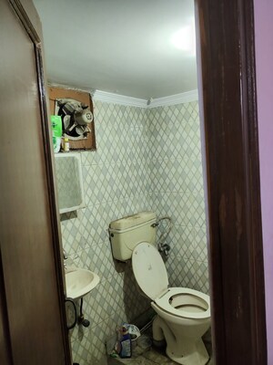 Bathroom in 1 BHK Builder Floor at West Patel Nagar – for Rent