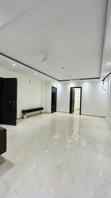 Room in 3 BHK Builder Floor at Palam Vihar – for Rent