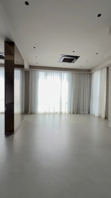 Room in 6 BHK Penthouse at Rustomjee Seasons, Bandra East – for Sale