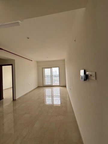 Room in 2 BHK Apartment at Shapoorji Pallonji BKC 28, Bandra East – for Rent