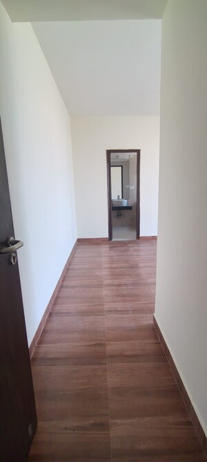 Room in 3.5 BHK Apartment at Emaar Palm Gardens, Sector 83 – for Rent