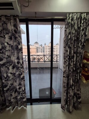 Room in 2 BHK Apartment at Tain Square, Wanwadi – for Rent