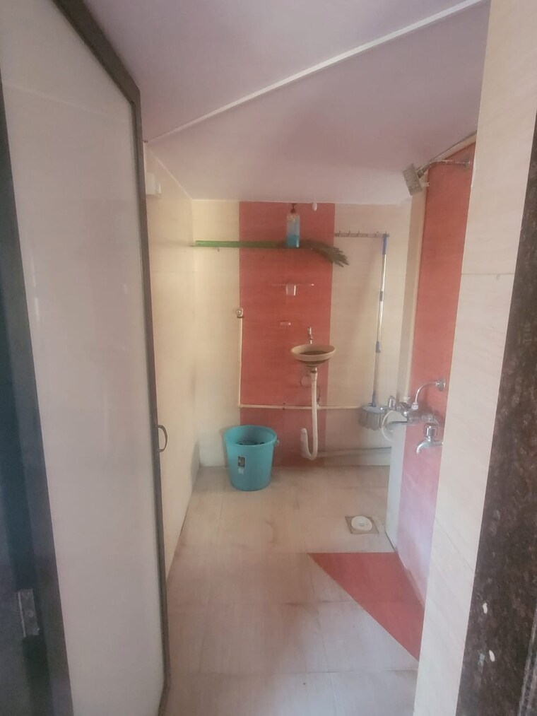 Bathroom, ghodbunder road 1 Bedroom 575 Sq.Ft. Apartment In Ghodbunder Road Thane 10043317