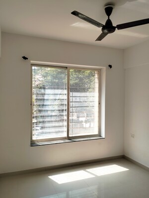 Room in 3 BHK Apartment at Mittal Life Park, Mohammadwadi – for Rent