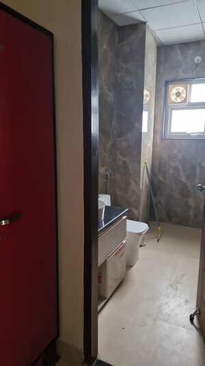 Bathroom in 1 BHK Builder Floor at Gomti Nagar – for Rent