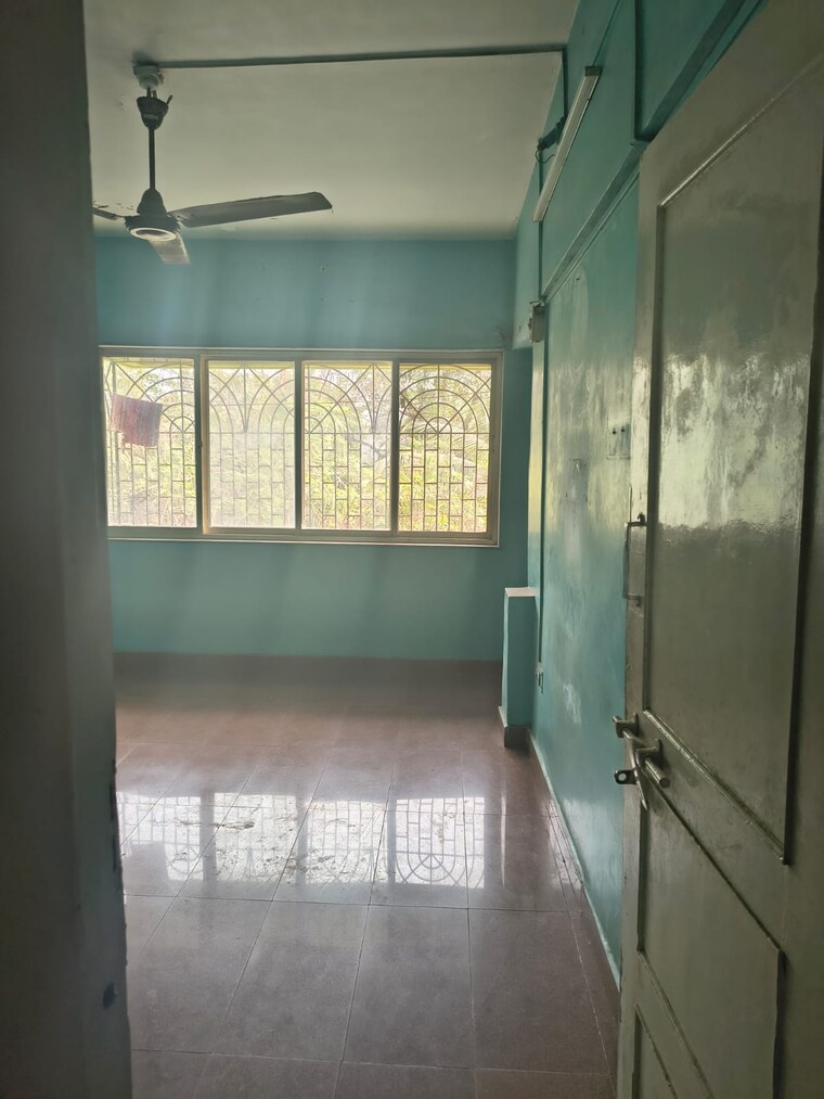 Bathroom, kurla east 2 Bedroom 900 Sq.Ft. Independent House In Kurla East Mumbai 10043337