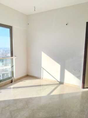 Room in 3 BHK Apartment at Kalpataru Magnus, Bandra East – for Rent