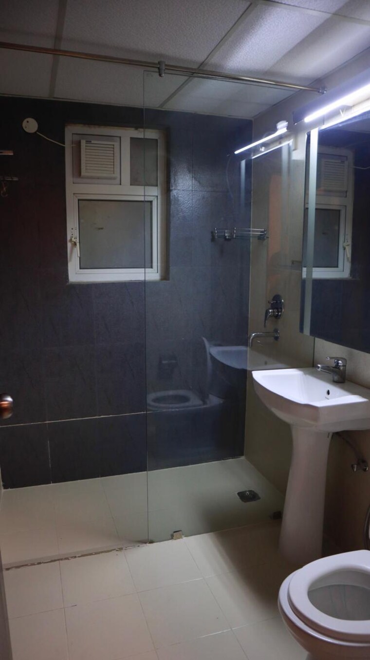 Bathroom, spaze-privvy-the-address 4 Bedroom 2720 Sq.Ft. Apartment In Sector 93 Gurgaon 10043381