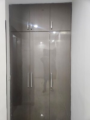 Furnished Amenities in 2 BHK Builder Floor at Ardee Mall, Sector 52 – for Rent