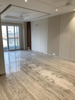 Room in 1.5 BHK Builder Floor at Sultanpur – for Sale