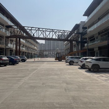 Mansha Vega Street