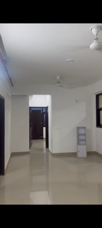 Room in 3 BHK Apartment at Sanchar Nest Palm Heights, Wave City – for Rent