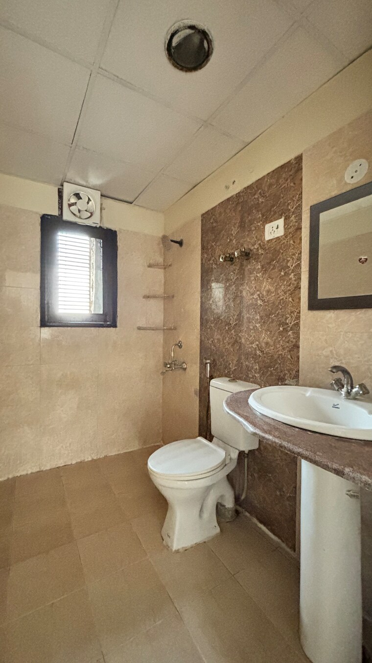 Bathroom, sultanpur 2 Bedroom 700 Sq.Ft. Builder Floor In Sultanpur Delhi 10051550