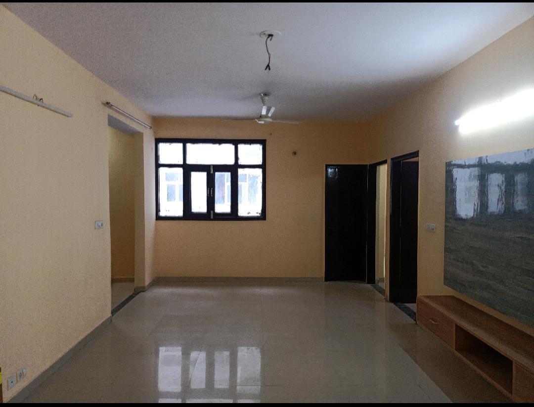3 BHK + Servant Room Apartment For Rent in BPTP Park Grandeura