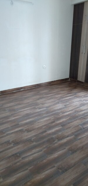 Room in 2 BHK Apartment at Amrapali Terrace Homes, Tech Zone 4 Greater Noida – for Rent