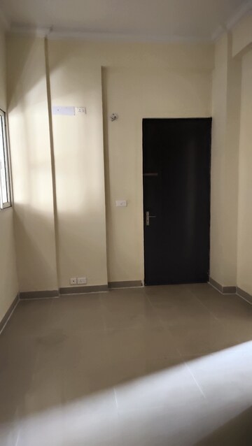 Furnished Amenities in 3 BHK Apartment at Assotech Windsor Court, Sector 78 – for Rent