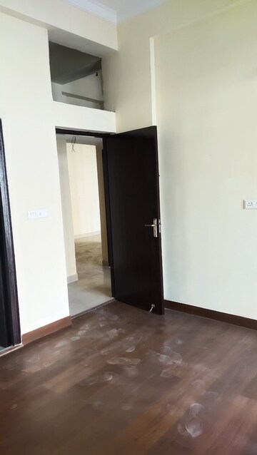 Furnished Amenities in 3 BHK Apartment at Assotech Windsor Court, Sector 78 – for Rent