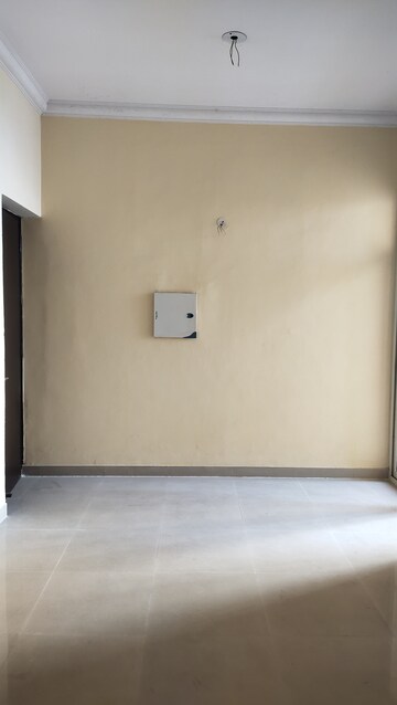 Room in 3 BHK Apartment at Assotech Windsor Court, Sector 78 – for Rent