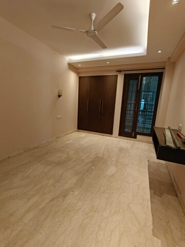 Room in 3 BHK Builder Floor at Panchsheel Enclave – for Rent