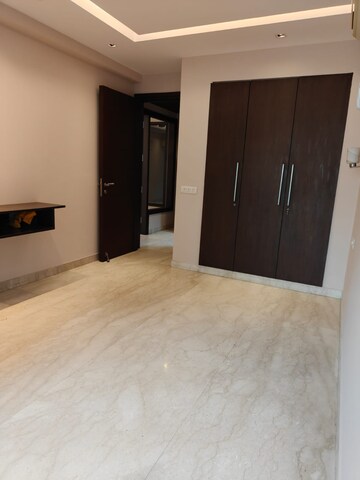 Room in 3 BHK Builder Floor at Panchsheel Enclave – for Rent