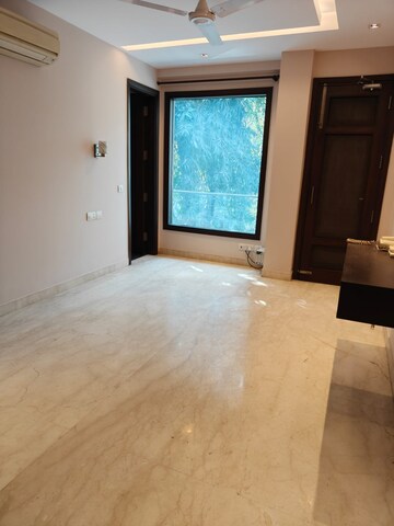Room in 3 BHK Builder Floor at Panchsheel Enclave – for Rent