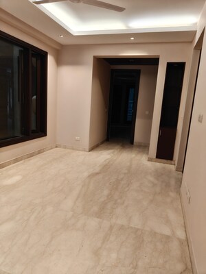 Room in 3 BHK Builder Floor at Panchsheel Enclave – for Rent